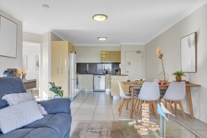 Apartment | Private kitchen - Bright 2-bed With Private Balcony & Serene View (Brisbane)
