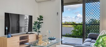 Bright 2-bed With Private Balcony & Serene View
