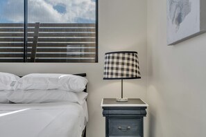 Apartment | 2 bedrooms, iron/ironing board - Bright 2-bed With Private Balcony & Serene View (Brisbane)