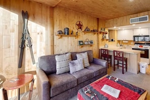 Leilighet, 1 queensize-seng, fjellutsikt (Summit House East 1 Bed Loft 2 Bath S) | Oppholdsområde