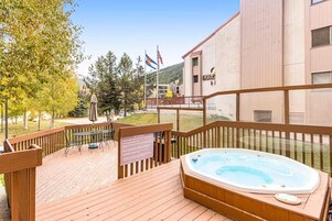 Apartamento, 1 cama de matrimonio, vistas a la montaña (Summit House East 1 Bed Loft 2 Bath S) | Terraza o patio