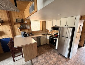 Condo, 1 Queen Bed (Summit House East 1 Bed Loft 2 Bath S) | Private kitchen