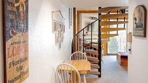Leilighet, 1 queensize-seng, fjellutsikt (Summit House East 1 Bed Loft 2 Bath S) | Innvendig