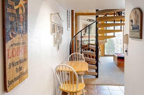 Condo, 1 cama Queen size (Summit House East 1 Bed Loft 2 Bath S) | Interior