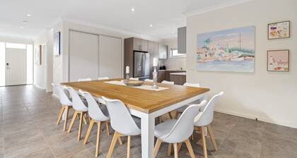 Seaside 3-bed Home, Direct Beach Access