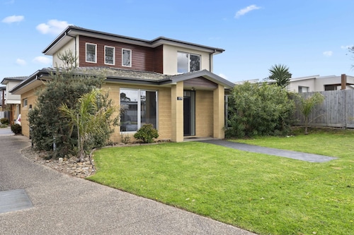 Seaside 3-bed Home, Direct Beach Access