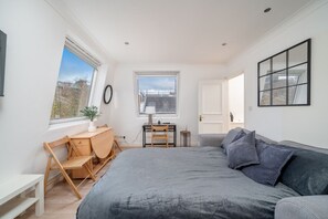 1 habitación, tabla de planchar con plancha, wifi y ropa de cama 