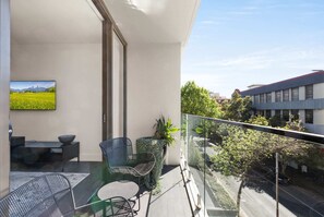 Apartment | Property grounds - Modern 1-bed With Balcony in Surry Hills (Sydney)