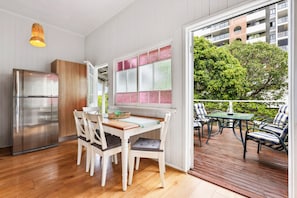 Apartment | Dining - Tranquil 3-bed Family Home With Spacious Backyard (Brisbane)
