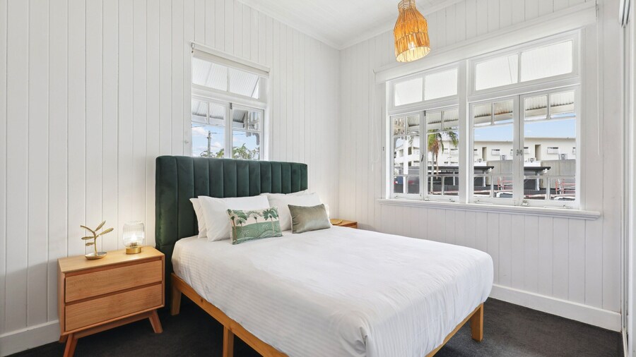 Tranquil 3-bed Family Home With Spacious Backyard