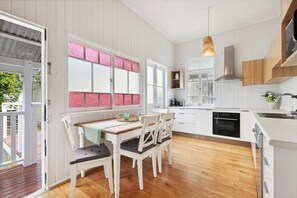 Apartment | Dining - Tranquil 3-bed Family Home With Spacious Backyard (Brisbane)