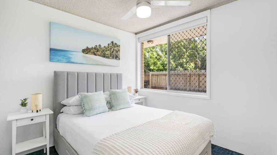 Cosy Ground Floor Unit Moments From The Beach