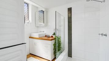 Apartment | Bathroom | Towels, soap