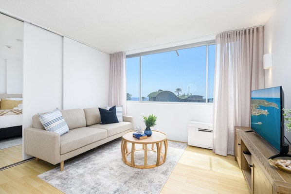 Apartment | Living room - Beachside Unit in the Heart of Manly-ocean Views (Sydney)