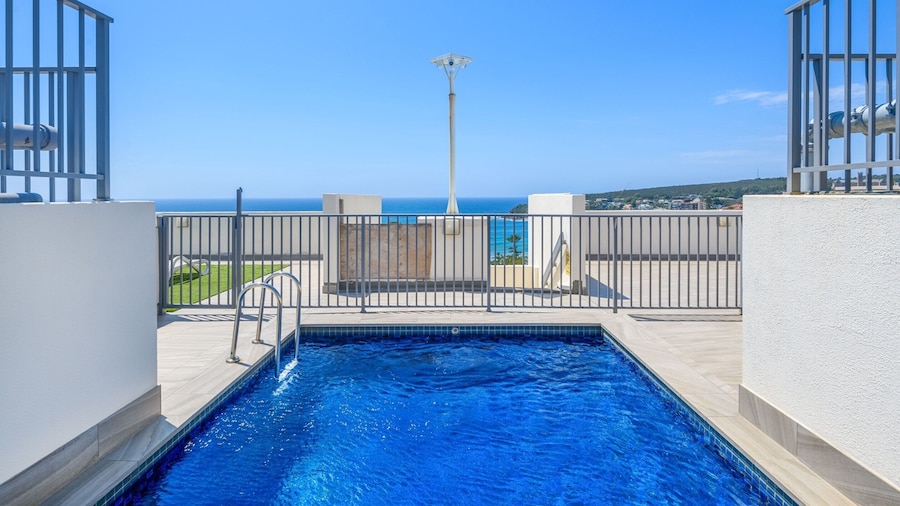 Beachside Unit in the Heart of Manly-ocean Views