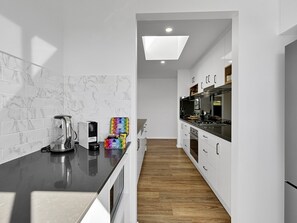 Apartment | Private kitchen | Cookware/dishes/utensils