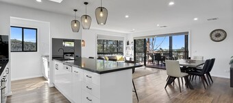 Chic 4-bed Beach House With Sea Views