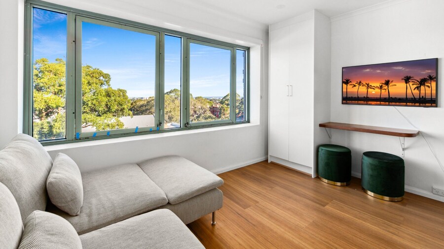 Stylish Studio in the Heart of Newtown With Pool