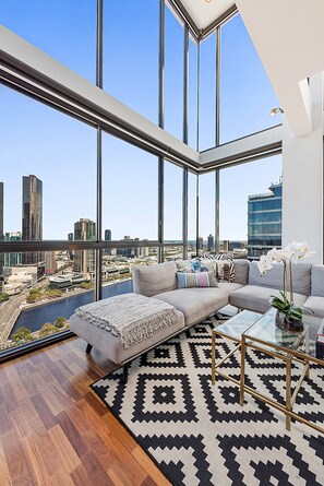 Apartment | Living room - Incredible City Views in Convenient CBD Apartment (Melbourne)