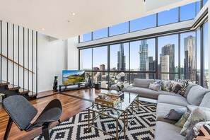 Apartment | Living room - Incredible City Views in Convenient CBD Apartment (Melbourne)
