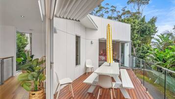 Apartment | Outdoor dining