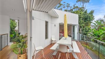 Apartment | Outdoor dining