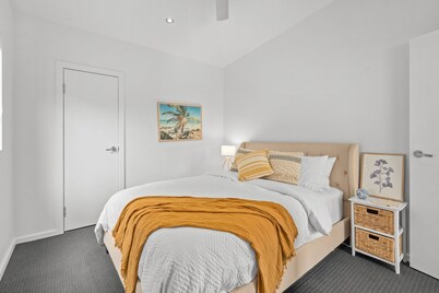 Luxurious 5-bed Home by Avoca Beach