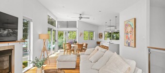 Luxurious 5-bed Home by Avoca Beach