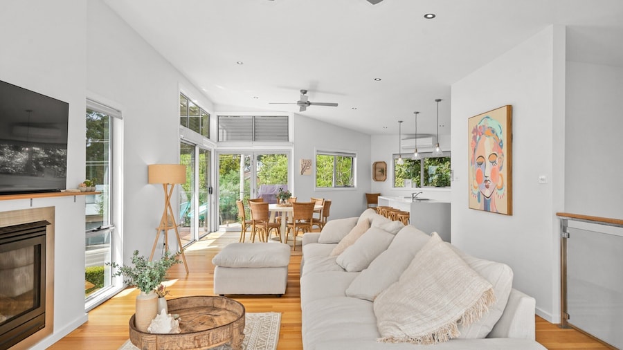 Luxurious 5-bed Home by Avoca Beach