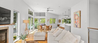 Luxurious 5-bed Home by Avoca Beach