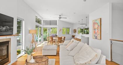 Luxurious 5-bed Home by Avoca Beach