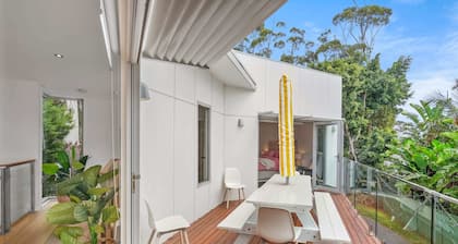 Luxurious 5-bed Home by Avoca Beach
