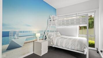 Apartment | 5 bedrooms, laptop workspace, iron/ironing board, bed sheets