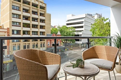 Ideal Studio Inner-city Pad With Private Balcony