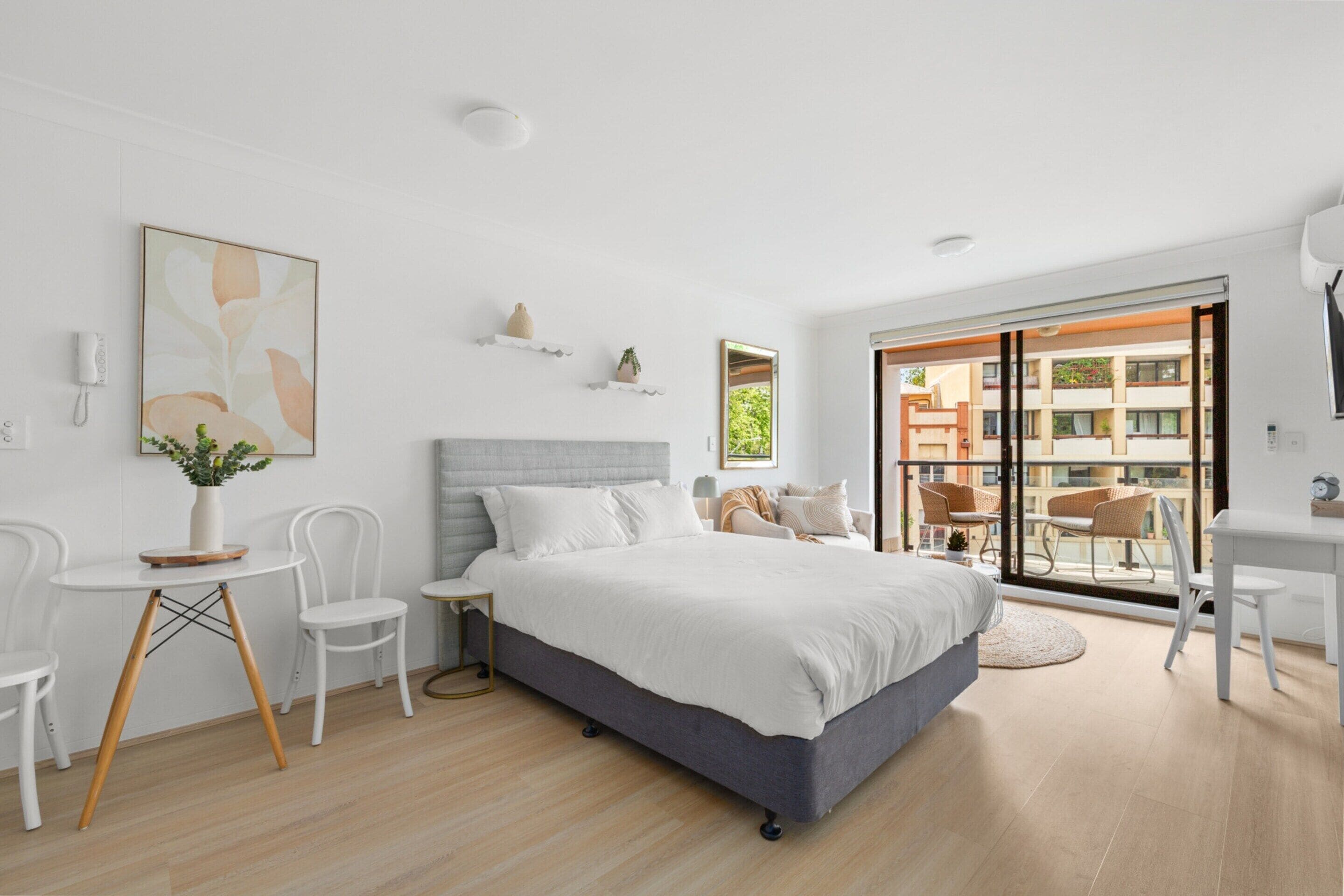 1 bedroom, laptop workspace, bed sheets