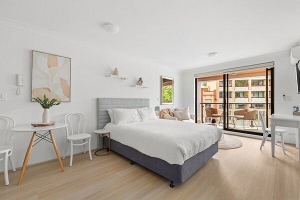 Ideal Studio Inner-city Pad With Private Balcony - Sydney