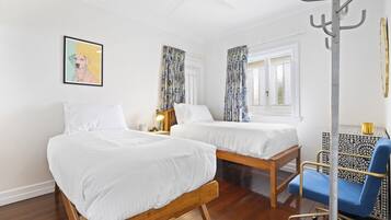 Apartment | 3 bedrooms, laptop workspace, iron/ironing board, bed sheets