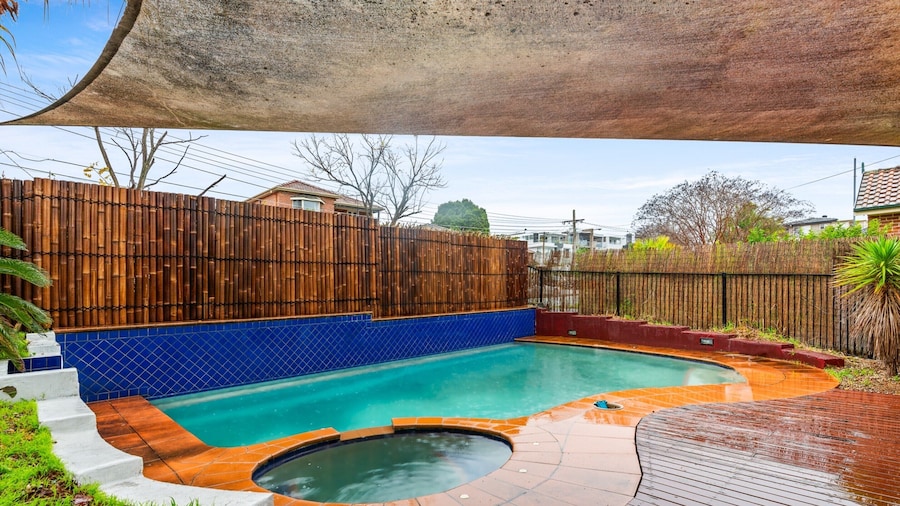 Modern 3-bed With Pool & Water Views by Beach