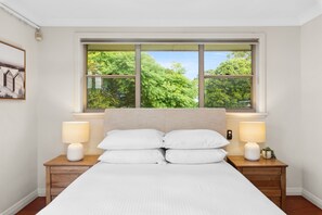 3 habitaciones, tabla de planchar con plancha y ropa de cama 