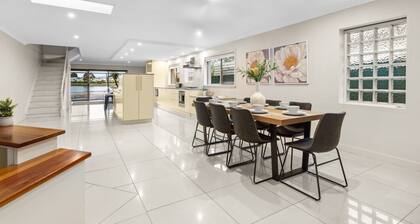 Modern 3-bed With Pool & Water Views by Beach