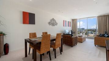 Apartment | Dining