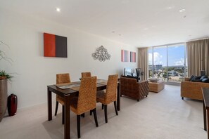 Apartment | Dining