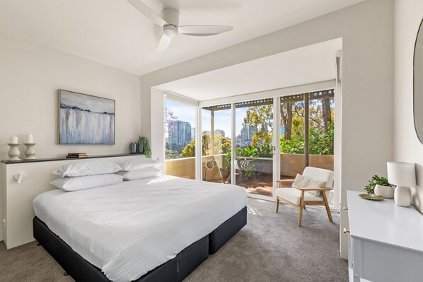2 bedrooms, iron/ironing board, bed sheets - 2-bed Harbourside Home With Views in Fab Location (Sydney)
