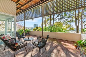 Balcony - 2-bed Harbourside Home With Views in Fab Location (Sydney)