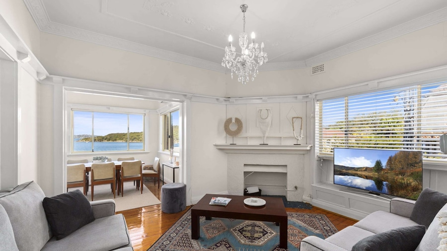 Fairlight 2-bed Apartment Steps From the Beach