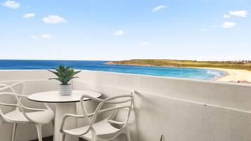 Apartment | Outdoor dining