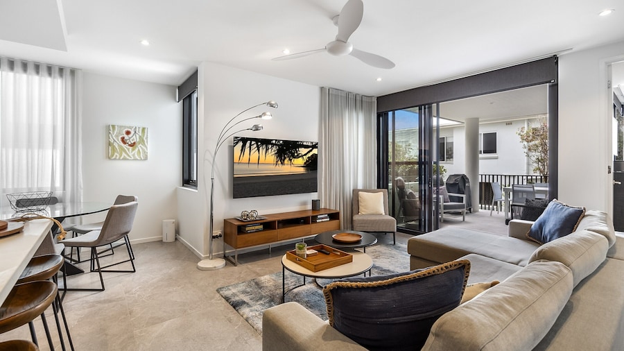 Coastal Bliss: 3-bedroom Retreat With Pool