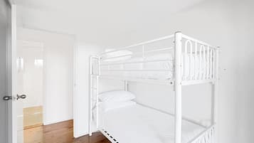 Apartment | 3 bedrooms, laptop workspace, iron/ironing board, bed sheets