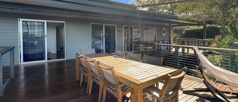 Apartment | Outdoor dining