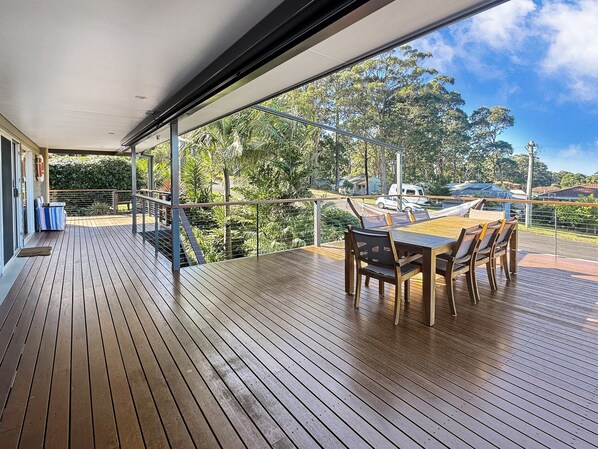 Apartment | Outdoor dining